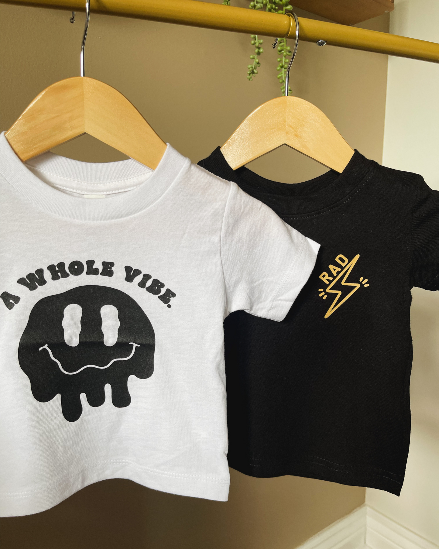 Rad Lightning Bolt Tee | Black